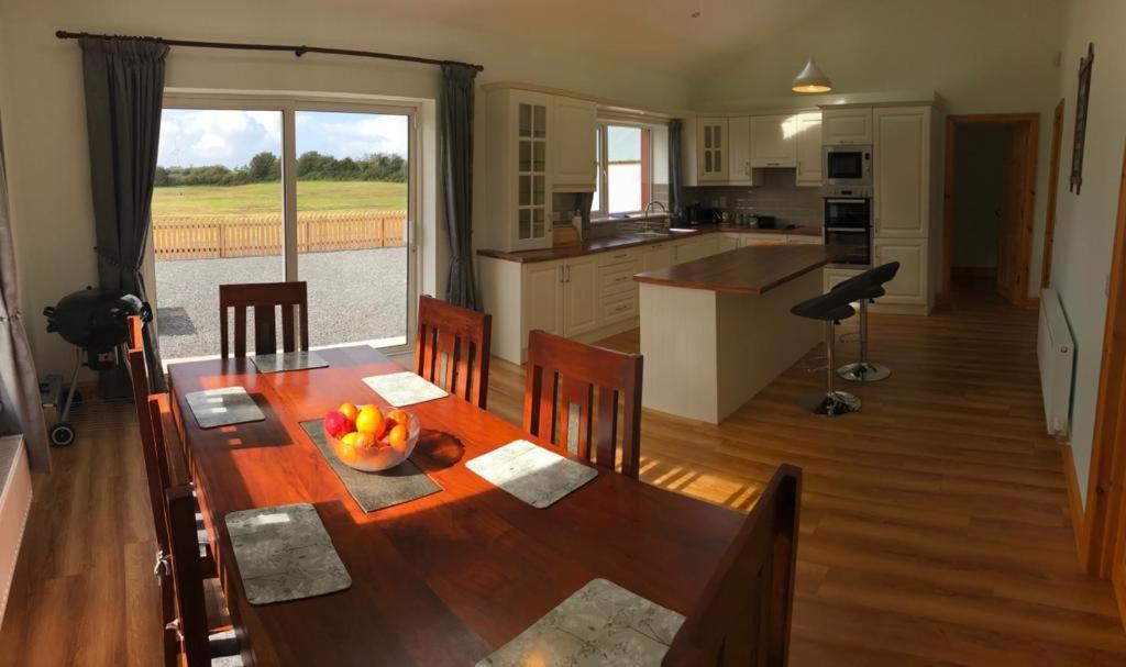 Joes Cottage Droíchead an Chláir Eksteriør billede